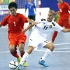 Đội futsal Việt Nam (áo đỏ) sẽ chạm chán với những đội bóng lớn của châu lục ngay từ vòng đấu bảng futsal châu Á 2010. (Ảnh: TT&VH)