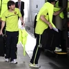 Các cầu thủ Barcelona di chuyển bằng xe buýt tới Italy. (Ảnh: AP)