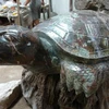 Tượng “Bảo Ngọc Linh Quy” bằng đá saphia nặng 2 tấn. (Nguồn: TT&VH)