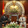 Chủ tịch Quốc hội Nguyễn Phú Trọng tiếp Bộ trưởng - Cố vấn đối ngoại Cộng hòa Trung Phi, Joseph Kiticki Kouamba. (Ảnh: Trí Dũng/TTXVN)