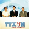 Thủ tướng Nguyễn Tấn Dũng bấm nút phát sóng Kênh truyền hình Thông tấn. (Ảnh: Đức Tám/TTXVN)