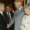 Chủ tịch Thượng viện Canada, Noel A. Kinsella đón Chủ tịch Quốc hội Nguyễn Phú Trọng. (Ảnh: Trí Dũng/TTXVN) 
