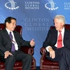 Chủ tịch nước Nguyễn Minh Triết gặp cựu Tổng thống Mỹ Bill Clinton, Chủ tịch Quỹ Sáng kiến Toàn cầu. (Ảnh: Nguyễn Khang/TTXVN) 