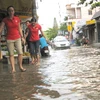 Khu vực hẻm Dầu và đường Tầm Vu, phường 25, quận Bình Thạnh bị ngập nước. (Ảnh: Hoàng Tuấn/TTXVN)