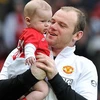 Wayne Rooney và cậu con trai Kai. (Nguồn: mirror.co.uk)