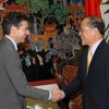 Phó Thủ tướng Nguyễn Sinh Hùng tiếp ông Stephan Husy, Đại sứ, Giám đốc GICHD. (Ảnh: Doãn Tấn/TTXVN)