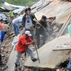 Lực lượng cứu hộ khẩn trương cứu người bị nạn trong vụ lở đất. (Nguồn: Getty Images)
