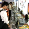 Khách tham quan và mua sắm tại FECIT 2010. (Ảnh: Thế Anh/TTXVN)