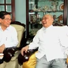 Chủ tịch nước Nguyễn Minh Triết thăm Nguyên Chủ tịch nước Võ Chí Công vào tháng 1/2009. (Ảnh tư liệu; Tứ Hải/TTXVN)