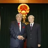Chủ tịch Quốc hội Nguyễn Phú Trọng đón Chủ tịch MPR Taufiq Kiemas. (Ảnh: Trí Dũng/TTXVN)