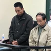 Hai bị cáo Thắng (phải) và Hiển tại phiên tòa. (Nguồn: laodong.com.vn)