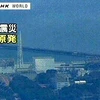 Lò phản ứng số 2 (thứ hai, trái) nằm giữa các tòa nhà bị cháy của lò phản ứng số 1 (trái) và lò phản ứng số 3 (phải) thuộc nhà máy Fukushima -1, ngày 15/3. (Nguồn: AFP/ TTXVN)