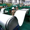 Sản xuất thép ở công ty Siam Steel do doanh nghiệp Thái Lan đầu tư ở Hải Dương. (Ảnh: Huy Hùng/TTXVN)