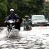 Đường phố Hà Nội bị ngập nước do mưa lớn ảnh hưởng của bão số 2. (Ảnh: Minh Đông/TTXVN)
