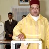 Quốc vương Morocco, Mohammed VI đi bỏ phiếu trưng cầu ý dân bản hiến pháp sửa đổi, hạn chế quyền lực của ông. (Nguồn: AP)