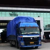 Vận tải hàng hóa qua cửa khẩu Móng Cái, Quảng Ninh. (Ảnh: Kim Phương/TTXVN)