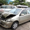 Một chiếc xe bị móp đầu trong vụ tai nạn. (Ảnh: Anh Tuấn/Vietnam+)