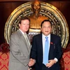 Phó Chủ tịch Quốc hội Huỳnh Ngọc Sơn tiếp Thượng nghị sỹ Hoa Kỳ, James Webb nhân chuyến thăm và làm việc tại Việt Nam. (Ảnh : Nguyễn Dân/TTXVN)