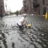 Cảnh ngập lụt trên một đường phố ở New York (Mỹ) ngày 28/8 do ảnh hưởng của bão Irene. (Nguồn: AFP/TTXVN)