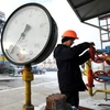 Công nhân của Naftogaz vận hành đường ống dẫn khí của tập đoàn này. (Nguồn: AFP)