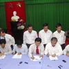 Buổi ký kết bồi thường thiệt hại do công ty Vedan gây ra cho nông dân huyện Cần Giờ, Thành phố Hồ Chí Minh. (Ảnh: Hoàng Hải/TTXVN) 