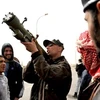 Quân nổi dậy ở Libya với một tên lửa SAM-7. (Nguồn: AFP)