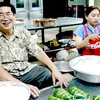 Ông Vũ Mạnh Hùng làm giàu từ món ăn truyền thống. (Ảnh: Ngọc Tiến/Vietnam+)