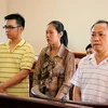 (từ phải qua trái): Nguyễn Ngọc Cường, Phạm Thị Bích Chi và Nguyễn Ngọc Tường Thi tại phiên tòa xét xử. (Nguồn: báo Thanh Niên)