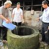 Xử lý nước giếng cho hộ dân ở xã Đức Tân, huyện Mộ Đức. (Ảnh: Nguyễn Đăng Lâm/TTXVN)