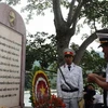 Dâng hương tưởng niệm các liệt sĩ Tàu 235. (Nguồn: báo Thanh Niên)