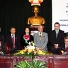 Lễ ký Nghị định thư hợp tác giữa Văn phòng Quốc hội Việt Nam với Ban Thư ký Hạ viện Romania. (Ảnh: Nguyễn Dân/TTXVN)