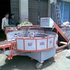 Chiếc máy đóng chậu của Nguyễn Hồng Chương đã được một công ty Đài Loan đặt mua. (Nguồn: Báo Tiền Phong)
