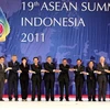 Các trưởng đoàn chụp ảnh chung tại phiên khai mạc Hội nghị Cấp cao ASEAN 19. (Ảnh: Đức Tám/TTXVN)