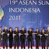 Các trưởng đoàn dự ASEAN 19 chụp ảnh chung. (Ảnh: Đức Tám/TTXVN)
