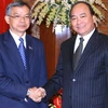 Phó Thủ tướng Nguyễn Xuân Phúc tiếp Bộ trưởng Bộ Công chính và Vận tải Lào, Sommad Pholsena. (Ảnh: Thống Nhất/TTXVN)