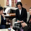 Phó Chủ tịch Quốc hội Việt Nam Tòng Thị Phóng tiếp ông Jun Azumi, Bộ trưởng Tài chính Nhật. (Ảnh: Hồng Hà/TTXVN)
