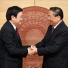 Tổng bí thư , Chủ tịch nước Lào Choummaly Sayasone tiễn Chủ tịch nước Trương Tấn Sang. (Ảnh: Nguyễn Khang/TTXVN)