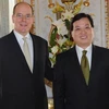 Hoàng thân Monaco Albert II và Đại sứ Dương Chí Dũng. (Ảnh: Lê Hà/Vietnam+)