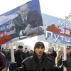 Một người ủng hộ ứng viên tổng thống Nga, Vladimir Putin trong cuộc tuần hành ủng hộ ông ở Saint Petersburg, 18/2. (Nguồn: Reuters)