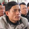 Bí thư Đảng ủy xã Vinh Quang Phạm Đăng Hoan nghe quyết định kỷ luật. (Nguồn: báo Người Lao động)