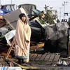 Yuko Sugimoto đứng giữa đống đổ nát của thành phố nơi cô sinh sống sau thảm họa sóng thần. (Nguồn: AFP)