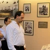Chủ tịch Thượng viện Chile Guido Girardi Lavín và các đại biểu thăm Bảo tàng chứng tích chiến tranh. (Ảnh: Thanh Vũ/TTXVN)
