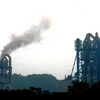 Khói ô nhiễm từ một nhà máy ximăng ở Ninh Bình. (Nguồn: Internet)