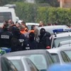 Cảnh sát bao vây tòa nhà, nơi ẩn náu của nghi can xả súng ở Toulouse. (Nguồn: Getty Images)