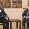 Tổng thống Syria Bashar al-Assad (phải) gặp phái viên Kofi Annan ở Damascus, ngày 10/3. (Nguồn: Reuters)