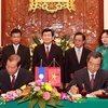 Chủ tịch nước Trương Tấn Sang chứng kiến lễ ký Bản ghi nhớ Hợp tác giữa hai văn phòng Chủ tịch nước Việt Nam và Lào. (Ảnh: Nguyễn Khang/TTXVN)