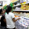 Mua sắm hàng hóa ở siêu thị Thành phố Hồ Chí Minh. (Ảnh: Thanh Vũ/TTXVN)