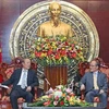 Chủ tịch Quốc hội Nguyễn Sinh Hùng tiếp Phó Chủ tịch Hiệp hội Hòa Tài Lệ Vô Úy. (Ảnh: Nhan Sáng/TTXVN)