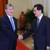 Chủ tịch Trung Quốc Hồ Cẩm Đào (phải) gặp người đồng cấp Kyrgyzstan Almazbek Atambayev ở Bắc Kinh. (Nguồn: Xinhua) 