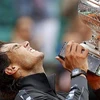 Chiếc đồng hồ bị mất trên tay Nadal khi anh nhận cup vô địch giải Pháp mở rộng. (Nguồn: Reuters)